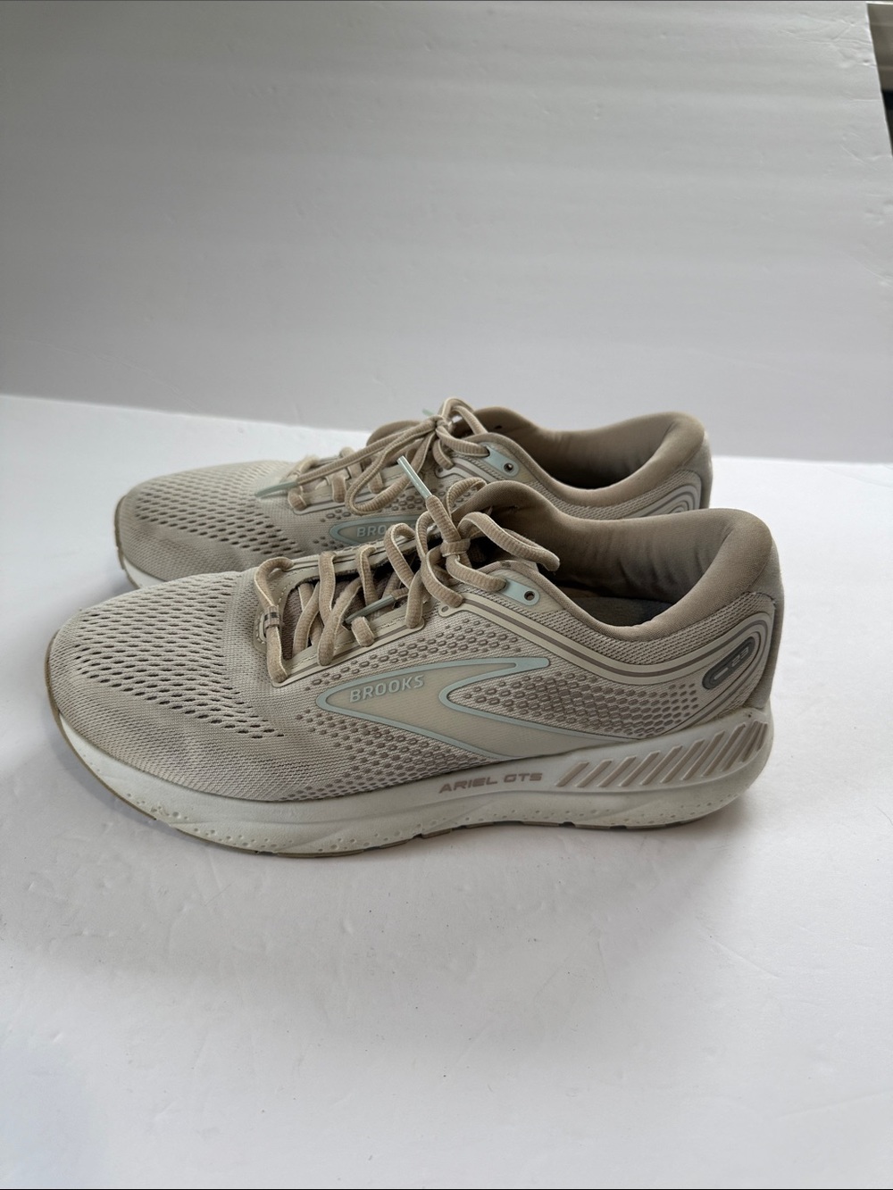 Brooks women’s Neutral Running Shoes wide D- Light Tan with Cream Accents